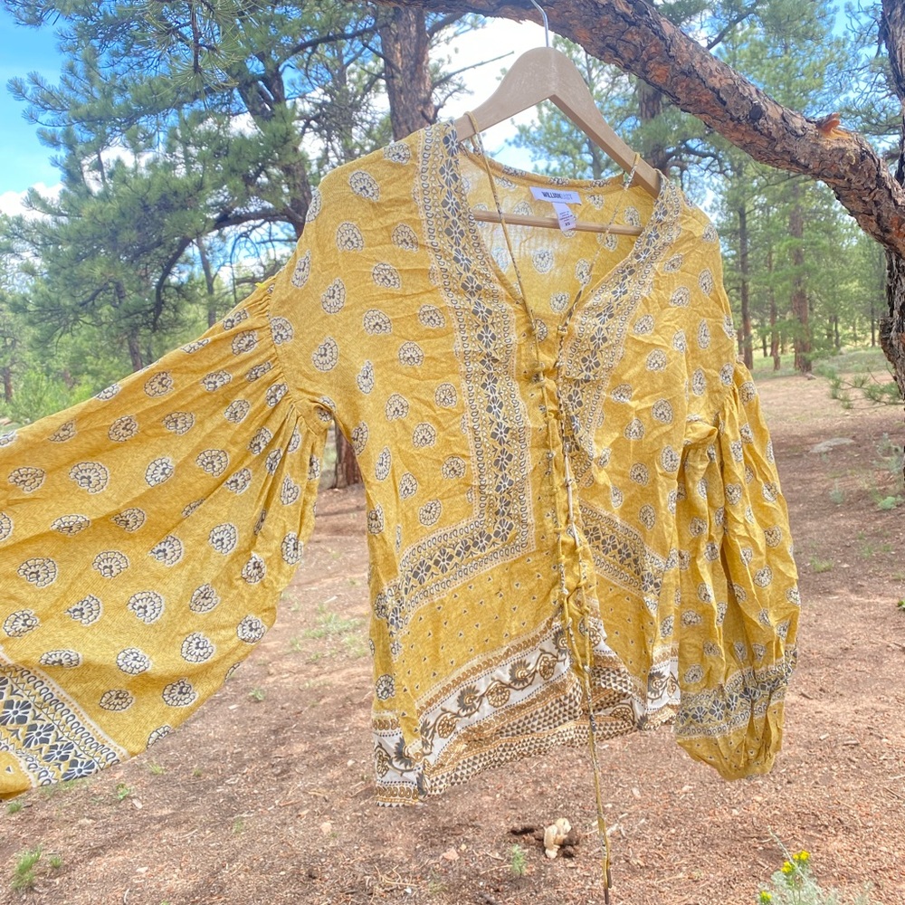70s style bell puff sleeve